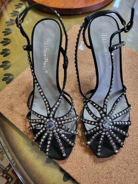 Fashion Pymes Black Rhinestone Embellished Strappy Sandals
